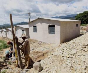Al menos 20 familias damnificadas por lluvias, ya habitan en las viviendas.