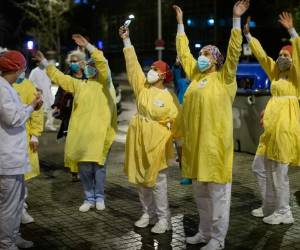 A pesar de tener casos positivos registrados, los países que han aplicado las medidas de la forma correcta han logrado estabilizar los números. Foto: AFP