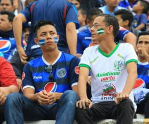 Así debe vivirse el fútbol... ¡En hermandad! (Foto: Ronal Aceituno)