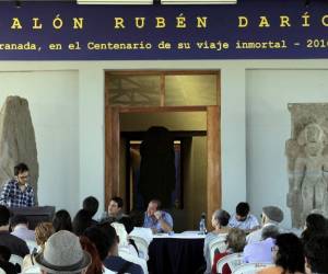 El poeta Rolando Kattán leyó los poemas de Roberto Sosa e insistió en ese retrato de un circo social maniobrado por la maldad.