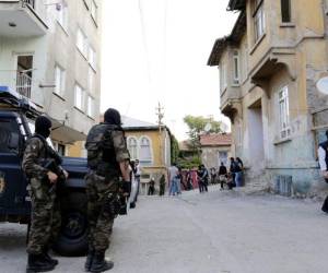 Tras los atentados suicidas en Ankara, la policía turca se mantiene alerta para evitar nuevos ataques.