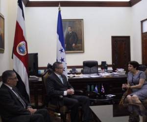 En el IIDH la Canciller sostuvo un conversatorio con la Presidenta Honoraria, Sonia Picado, enfocado principalmente en la problemática de nuestros migrantes.