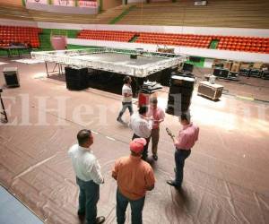El escenario en el Coliseum Nacional de Ingeniero está listo para la Convencion del Partido Liberal, foto: Efraín Salgado / EL HERALDO.