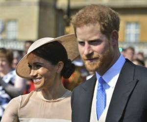 El príncipe Harry y Meghan, la duquesa de Sussex, durante una fiesta en los jardines del Palacio de Buckingham en honor al príncipe Carlos por sus años de trabajo caritativo, el martes 22 de mayo del 2018 en Londres.