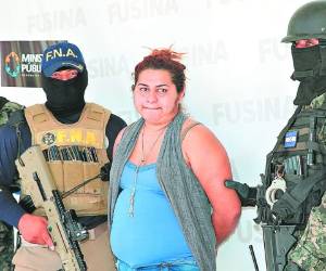 La detenida fue identificada como Martha Yolanda Ortez Duarte, de 23 años. Las autoridades investigan si es miembro de la pandilla 18.