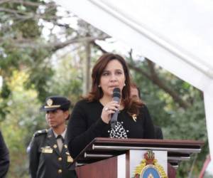 La primera dama, Ana García dijo que se tiene que respetar la dignidad de las personas humildes que se benefician con el programa Bolsa Solidaria.