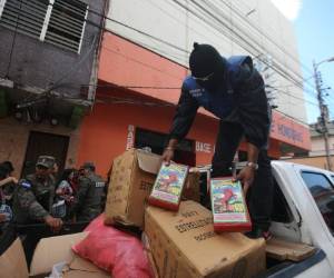 Los efectivos militares y policiales resguardaron todas las bodegas de Base Honduras. (Fotos: Mario Urrutia/Efraín Salgado)