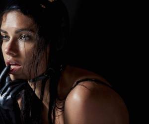 Adriana Lima posa por tercera ocasión.