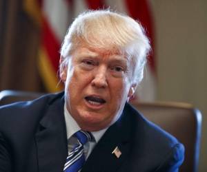Trump indicó que se impondrán aranceles del 25% sobre el acero y del 10% para el aluminio. Foto: AP/ EL HERALDO HONDURAS.
