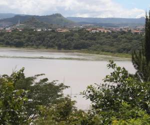 El embalse Los Laureles se ubica al suroeste de la capital, en la cuenca del río Guacerique, y da cobertura a un 30% de los abonados.