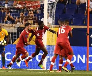 La selección de Canadá, campeona de la Copa Oro en el 2000, abrió su camino por el Grupo A de la decimocuarta edición del torneo, al derrotar este viernes 4-2 a la debutante Guayana Francesa