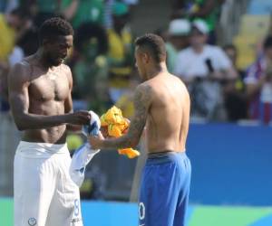 El intercambio de camisetas desató la polémica en redes sociales (Foto: Juan Salgado)
