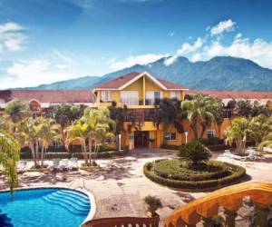 Entre los destinos que usted podrá elegir se encuentra La Ceiba con estadía en el hotel Palma Real.