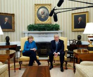 Trump se reunió con la canciller alemana Angela Merkel en la Oficina Oval y hablaron de varios temas.