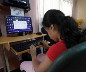 Con el sistema JAWS, las personas con discapacidad visual pueden utilizar una computadora.