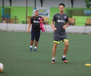 Marcelo Canales entrenando con la camisa de Olimpia.