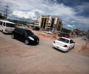 El paso fue habilitado hace unos días, lo que ha contribuido a que se agilice el tránsito vehicular en la zona del túnel. Foto: Efraín Salgado/EL HERALDO.