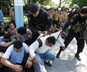 Los elementos de seguridad salvadoreña capturaron a 120 presuntos pandilleros.