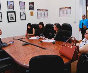 Autoridades del MIN y de la Secretaría de Relaciones Exteriores presentaron las bases del concurso.