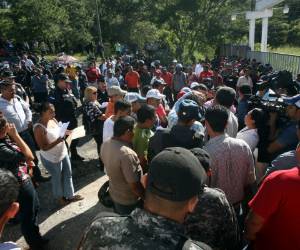 Más de 100 policías volvieron a bloquear la entrada de las antiguas instalaciones de la Anapo en la capital.