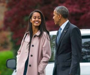 Malia junto a su padre, el expresidente de los Estados Unidos, Barack Obama.