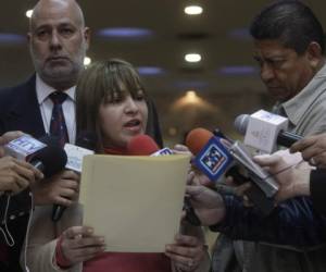 La diputada Marlene Alvarenga se pronunció muy molesta ante las acusaciones de supuesto soborno. (Foto: Fredy Rodríguez).