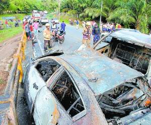 Las autoridades identificaron a la joven que murió calcinada en su carro.