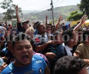 Una brutal estampida se registró en el estadio Nacional minutos antes de la final entre Motagua y Honduras de El Progreso. El caos dejó un saldo fatal de cuatro muertos. Fotos: Grupo OPSA.
