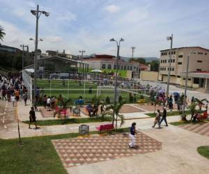Los pequeños lucían felices al disfrutar las nuevas instalaciones recreativas que fueron construidas por el gobierno central.Foto:Cortesía Idecoas