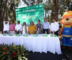 Patrocinadores y autoridades integrantes de la mesa principal. Foto: E. Flores/M.Urrutia/El Heraldo