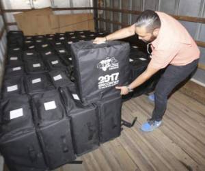 Las maletas electorales son trasladadas a lo amplio y ancho de todo el país.