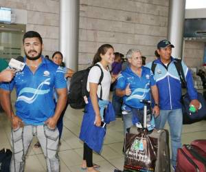 Joel Pavón y Sara Pastrana, atletas olímpicos, atienden a los medios de comunicación a su llegada al país (Foto: Efraín Salgado/El Heraldo)