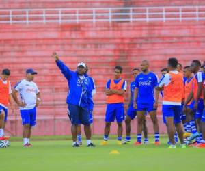 Hernán Medford se siente aliviado al poder trabajar con todo el grupo que hará frente al duelo ante los mexicanos el jueves.