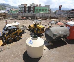 La terminal del estadio presenta un avance del 35%. El tráfico es pesado.