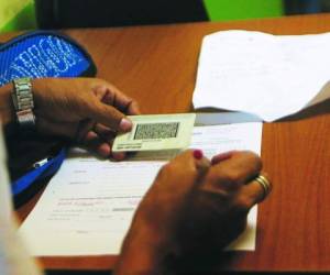 Los tramitadores realizan diferentes gestiones entre las cuales hay solicitudes de tarjetas de identidad y certificaciones.