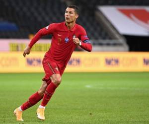 El delantero portugués Cristiano Ronaldo celebra su gol número 100 para Portugal, durante el partido de fútbol de la UEFA Nations League entre Suecia y Portugal el 8 de septiembre de 2020. Foto: AFP