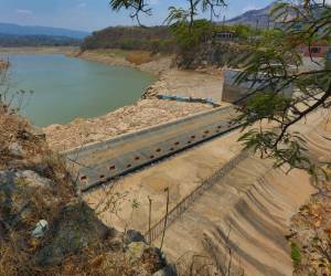 Según el SANAA hace falta varios días de lluvia para recuperar los niveles. (Foto: Fredy Rodríguez)