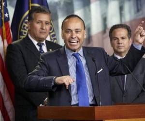El representante de Illinois, Luis Gutierrez, dijo que Obama está poniendo en riesgo toda la buena voluntad que construyó el año pasado al evitar que se deportara a millones de inmigrantes.