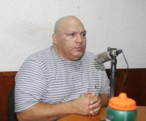 Abel Ilías Campos tiene 51 años. Entró a Emisoras Unidas en 1993 y se hizo un experto en todos los deportes. Comenta en HRN y labora en el programa “Por el mundo del deporte” de Radio Centro.