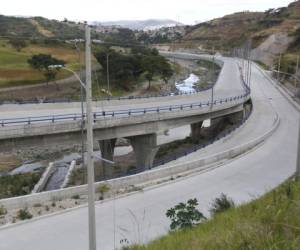 La vía rápida es una de las obras de infraestructura que se habilitarán en los primeros meses del próximo año.Foto : Marvin Salgado /EL HERALDO