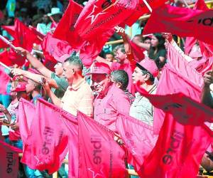 Salvador Nasralla fue elegido como candidato presidencial de la alianza opositora que conforman los partidos Libertad y Refundación (Libre), PartidoAnticorrupción (Pac),Partido Innovación y Unidad (Pinu), dos corrientes del Partido Liberal y una del Partido Nacional.