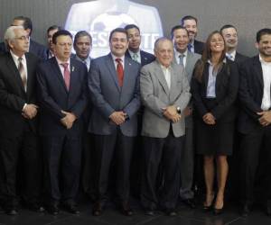 El Presidente de la República junto a las autoridades del deporte.
