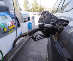 La guerra contra Irán sigue disparando el precio de la gasolina en Estados Unidos.