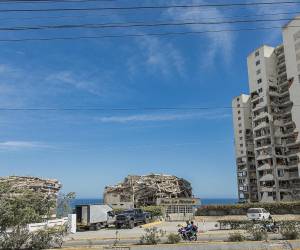 La Guaira, el estado costero de Venezuela situado junto a Caracas, declarado zona de desastre tras los potentes terremotos de la tarde del miércoles, vuelve a ser escenario de una catástrofe natural tras la tragedia de 1999, cuando un deslave dejó miles de muertos en este paraíso caribeño llamado en ese entonces Vargas, pese a cambiar de nombre para olvidar la tragedia hoy muestra decenas de edificios destruidos.