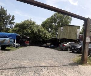 En la colonia La Joya, este parqueo alberga 20 vehículos. Foto: Marvin Salgado /EL HERALDO.