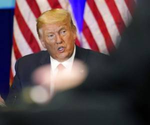 El presidente Donald Trump participa el domingo 13 de septiembre de 2020 en un foro de la Coalición Latinos por Trump en el Hotel y Casino Treasure Island, en Las Vegas. Foto: AP