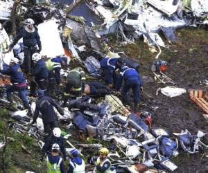 Autoridades de Aerocivil de Colombia dieron con las dos cajas negras dle avión donde viajaba el Chapecoense de Brasil. (Fotos: AP/ Deportes El Heraldo / Noticias Honduras / El Heraldo Honduras)