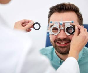 Acuda al oftalmólogo, tenga o no problemas en la vista.