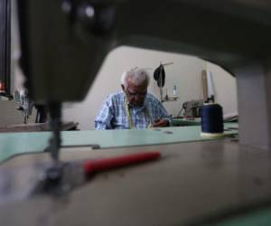 A sus 80 años, Federico Alberto Toscano ya es considerado como una leyenda viviente en este rubro, hace un par de años volvió a abrir su taller tras haber sido víctima de la delincuencia.