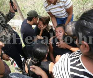 Entre el pánico y la confusión se despidieron a cinco de las siete víctimas de la masacre de la Villanueva (Foto: Mario Urrutia / EL HERALDO Honduras)